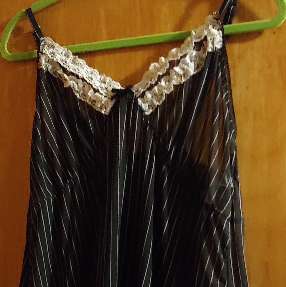 ❤VTG Striped Chemise Blk & Wht Pin Stripes - Picture 2 of 8